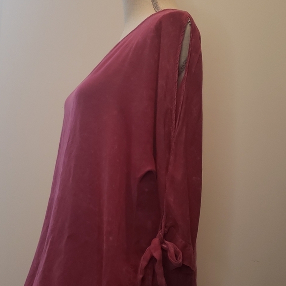 3/$30 𝅺UMGEE acid wash high low cold shoulder with ties - Picture 2 of 4